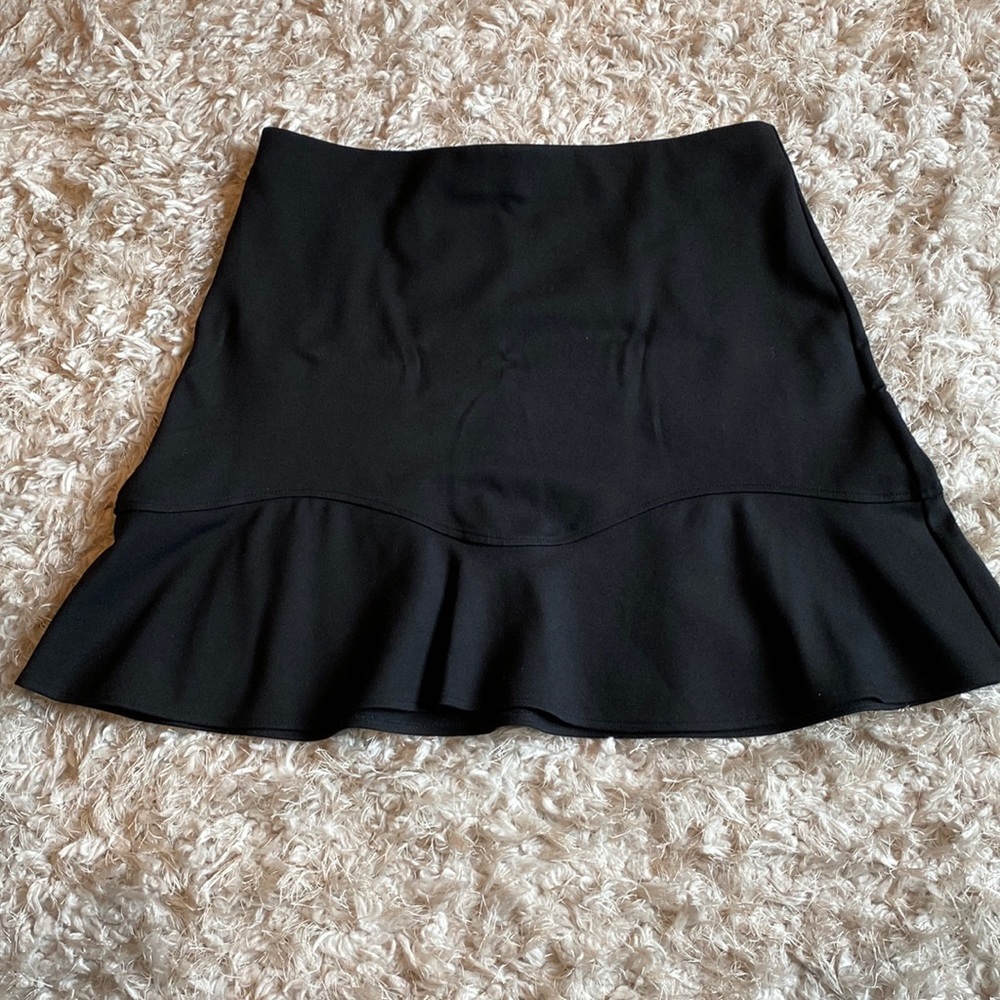 Black, elastic waist, 18’ mini skirt, flare bottom